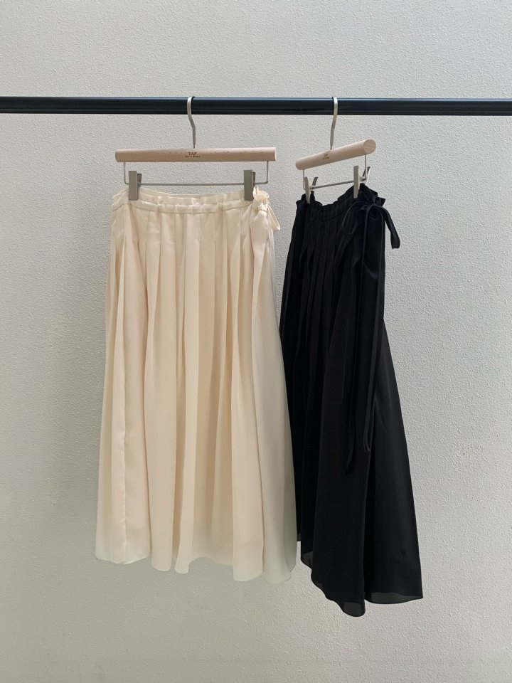 Low String Skirt