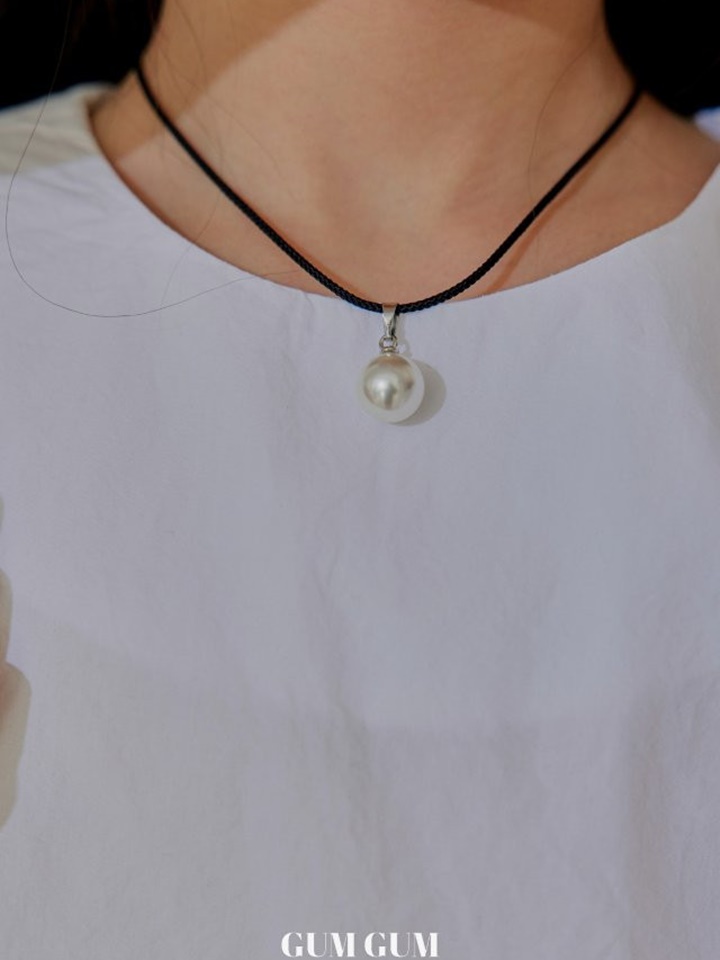 Point Pearl Necklace