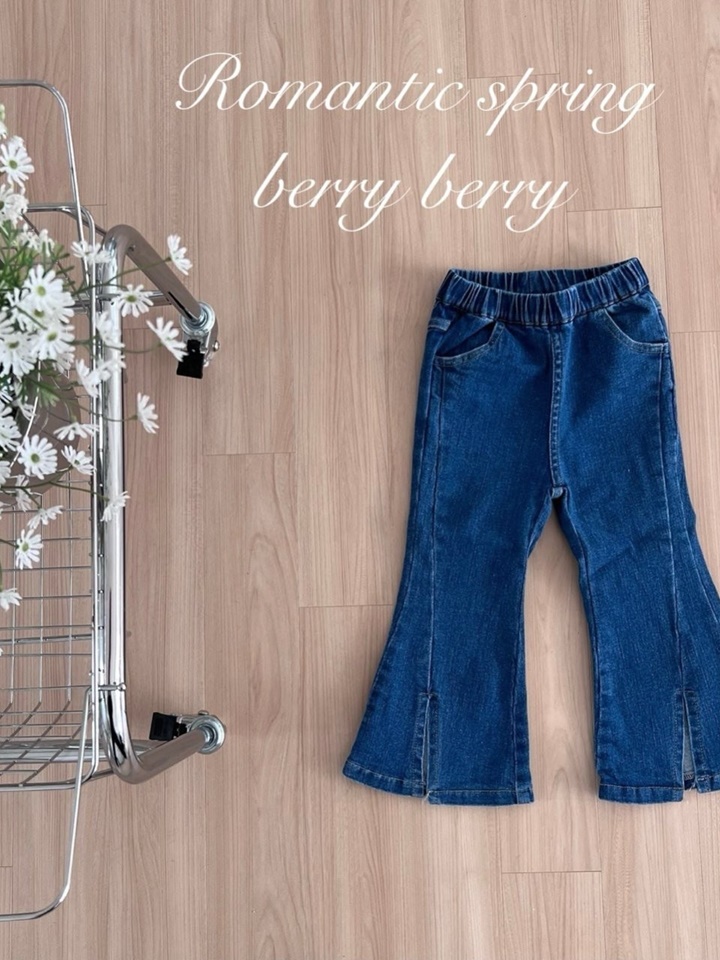 Berry Boots Cut Span Pants