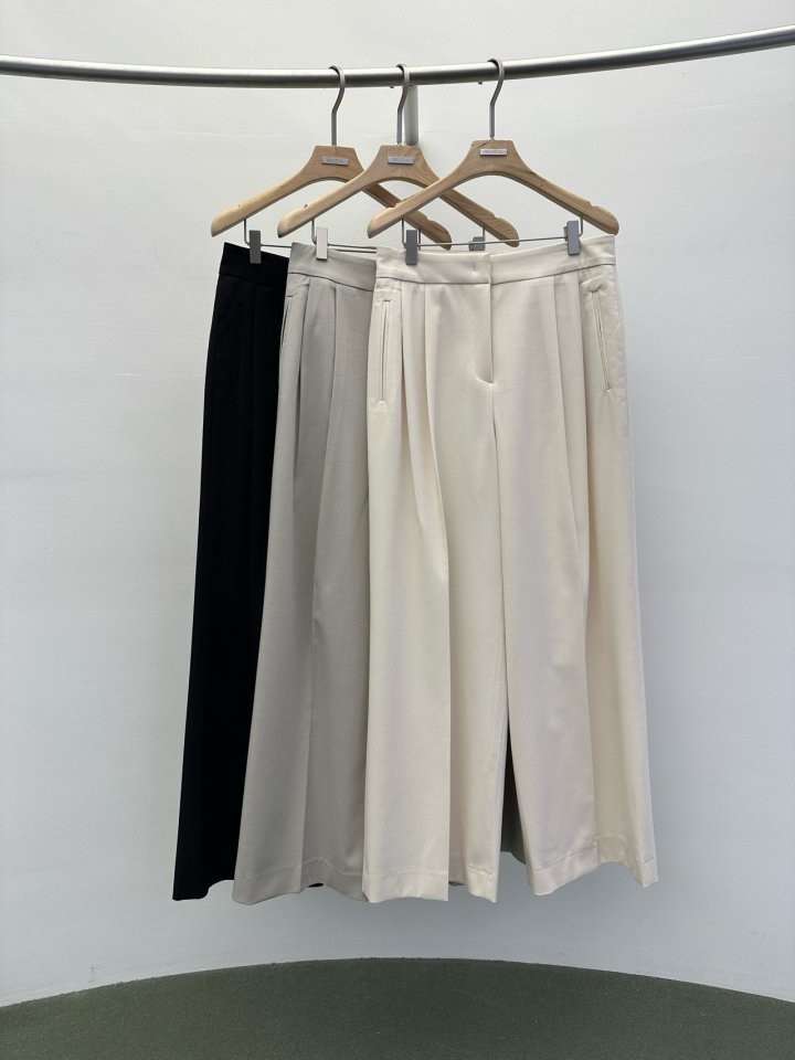 Able Two Tuck Pants