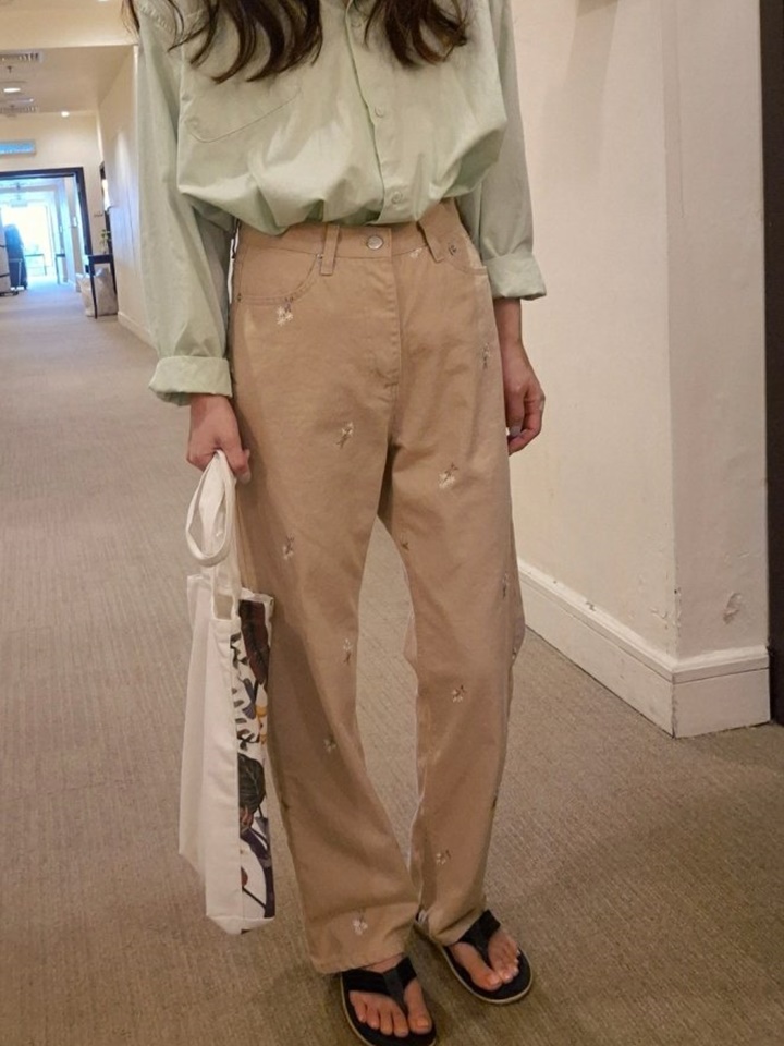 Day Embroidery Pants