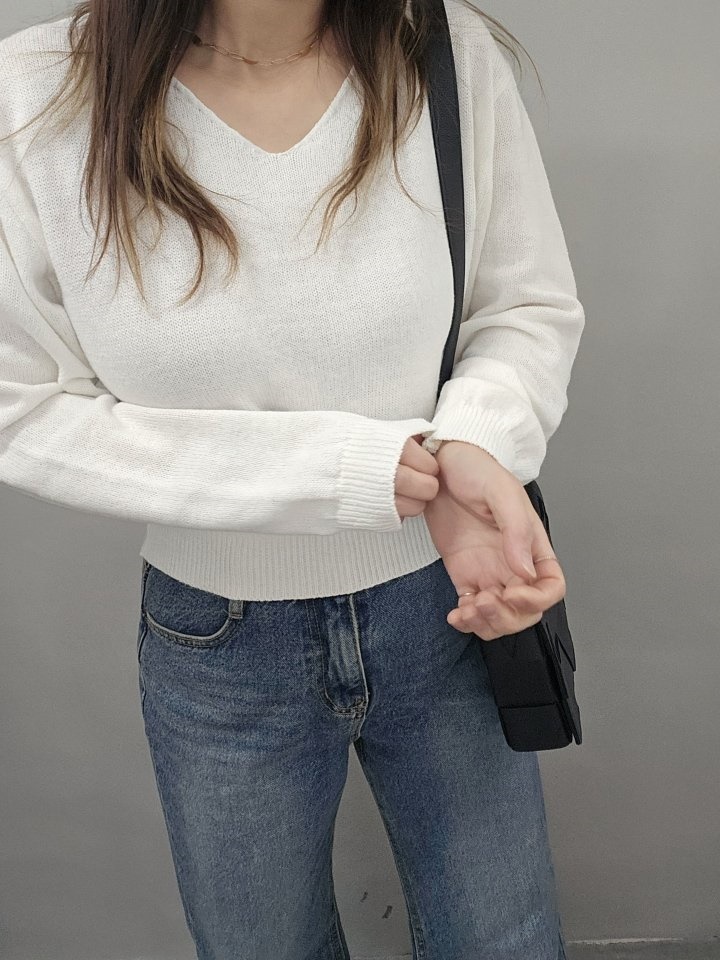 C V String Knit