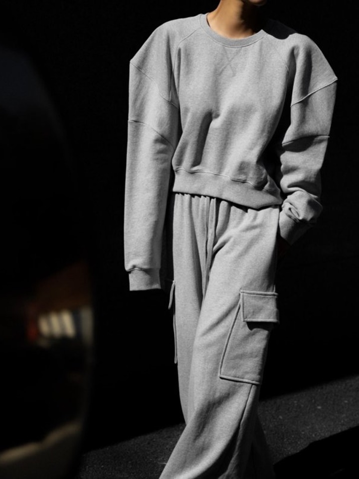 Squared Dropped Shoulder Detail Draping Pattern Sweatshirt