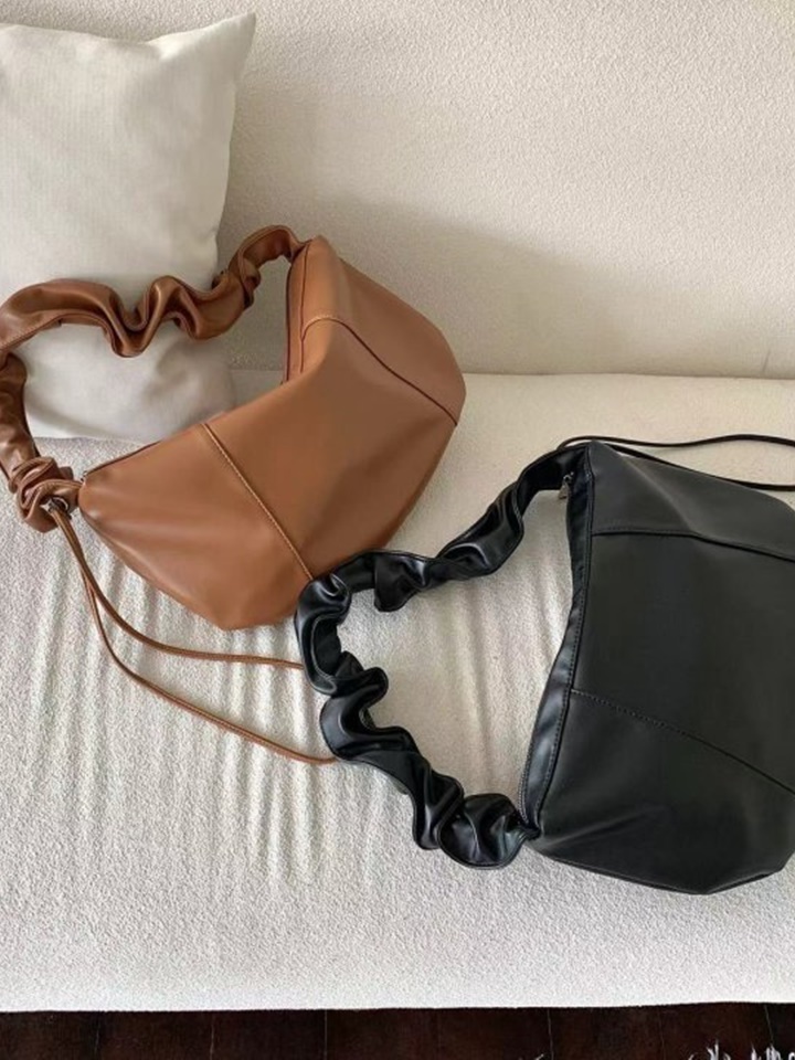Wrinkle L Shoulder Bag