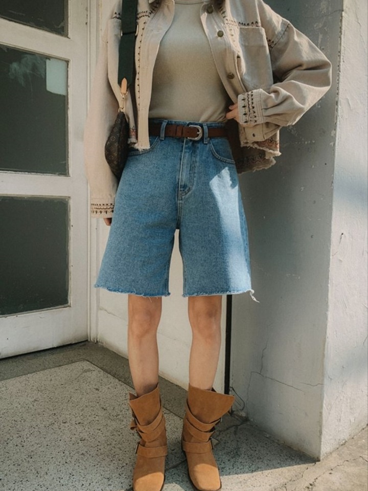 325 Hem Cutting Denim Shorts