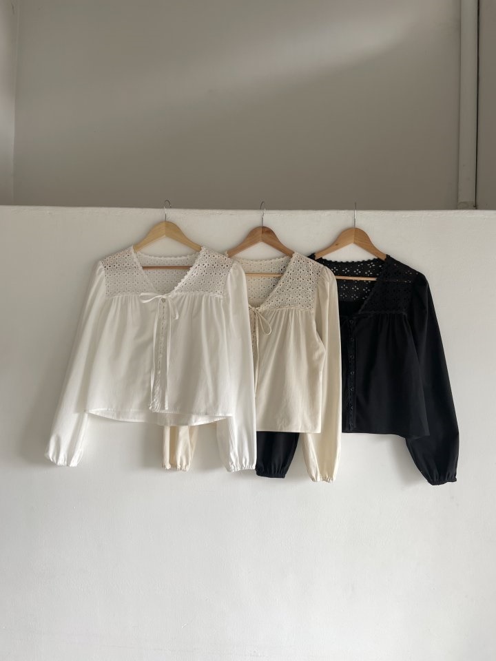 Pole Lace Blouse