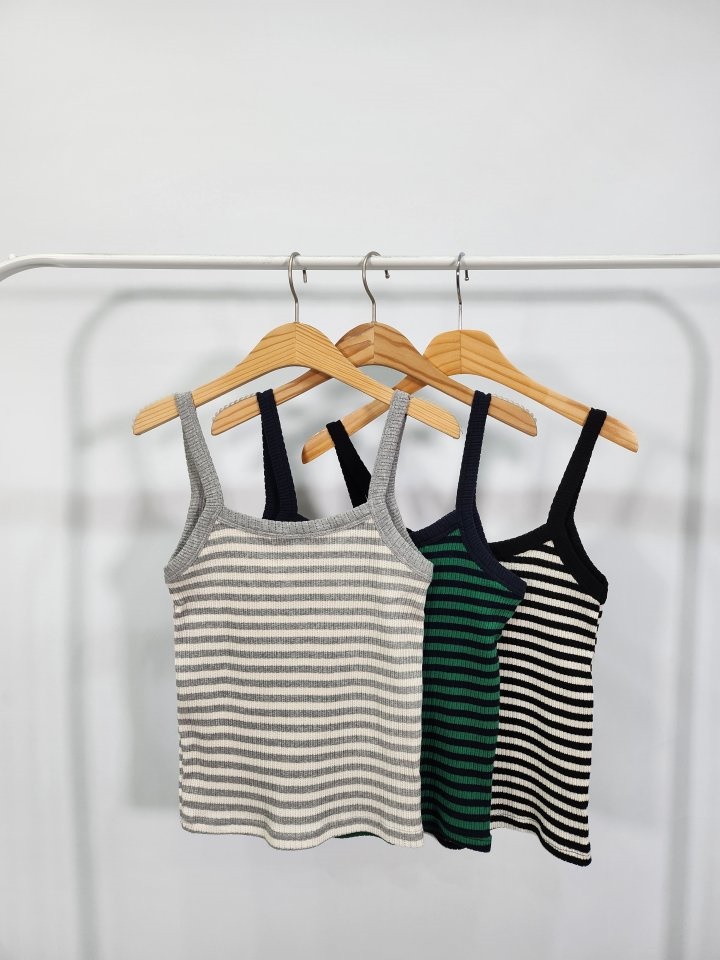 ST Round Sleeveless Tee