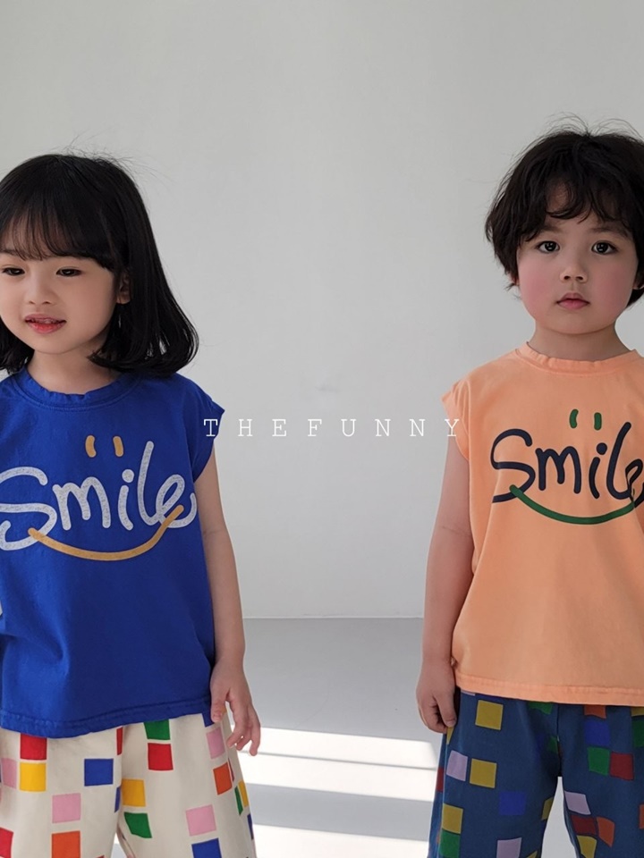 Smile Sleeveless Tee