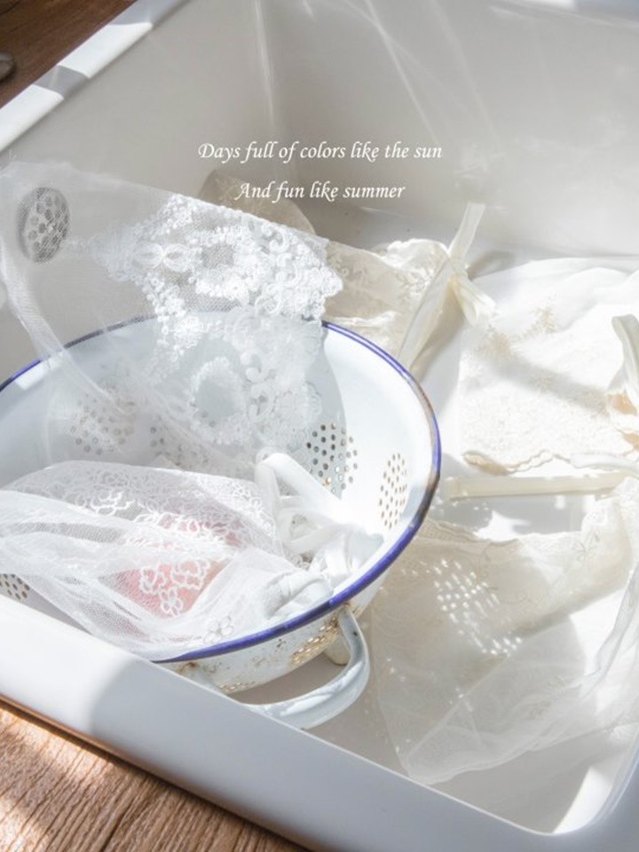 Roel Lace Bonnet