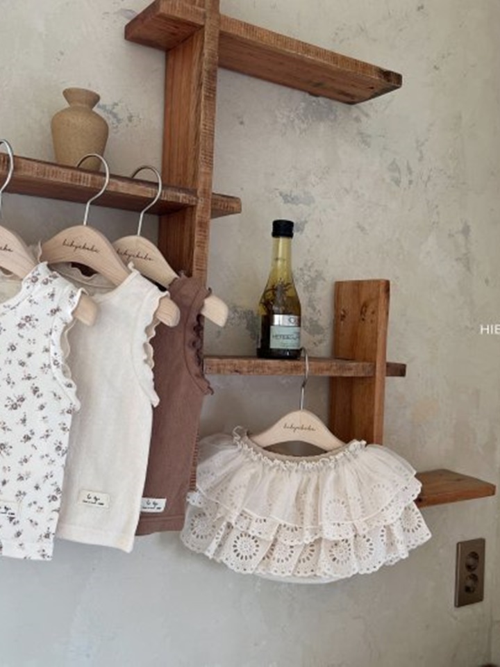 BebeAdria Frill Sleeveless Tee