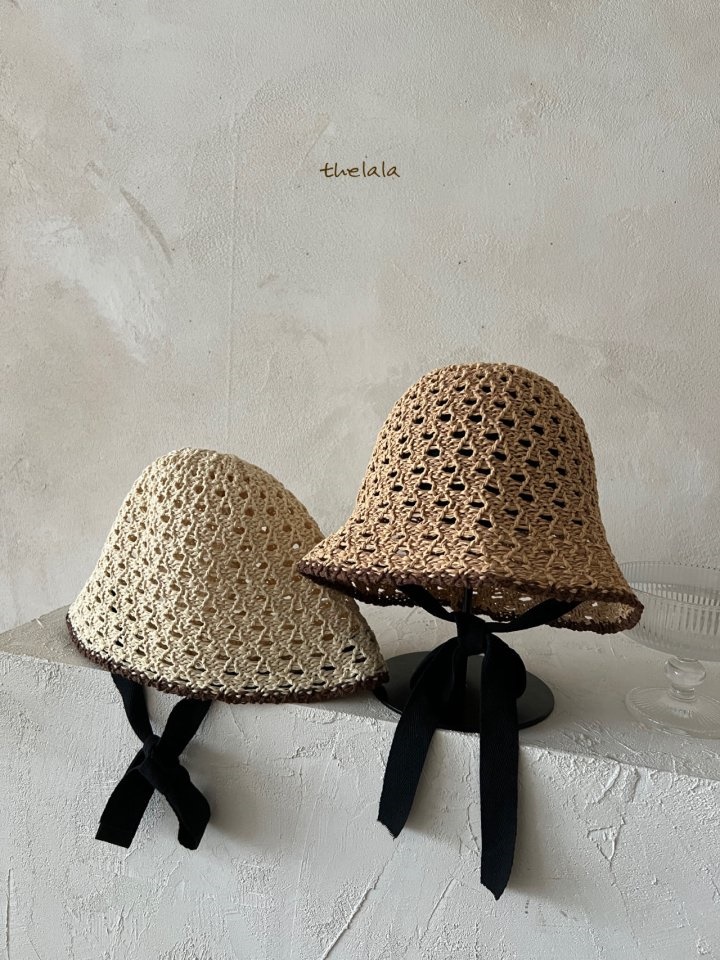 Line String Bonnet