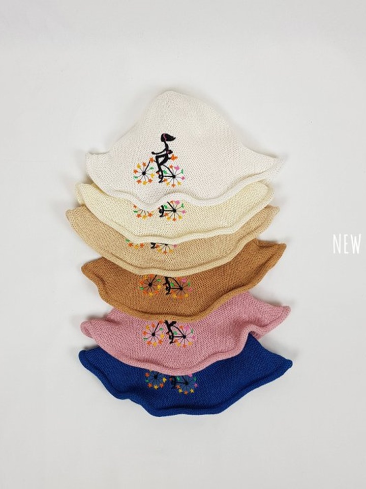 Jisa Embroidery Bucket Hat