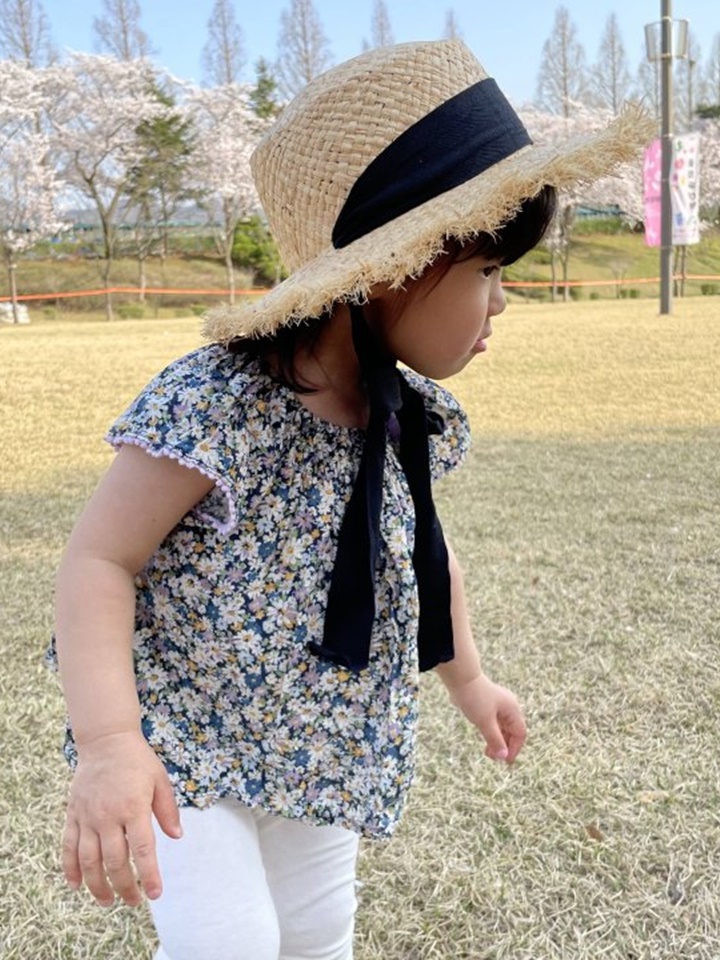 Lapia String Angular Hat