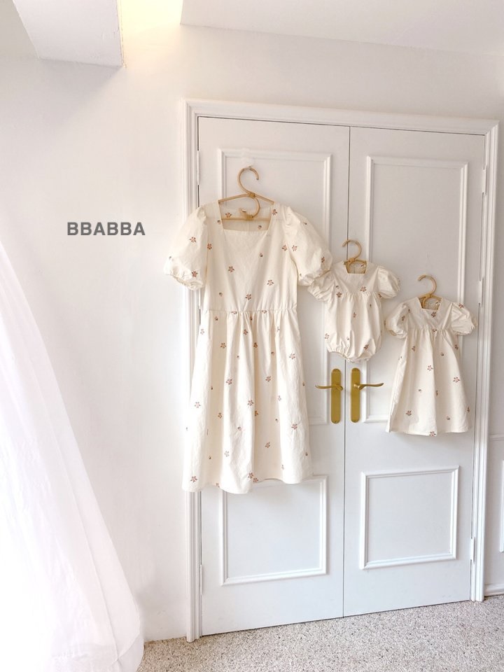 Mom Lyella Embroidery One-Piece