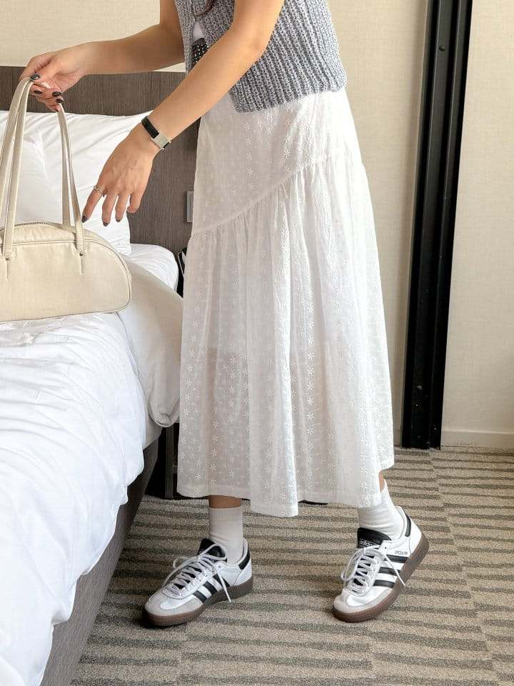 Bytheshew - Korean Women Fashion - #restrostyle - Embroidery Long Skirt
