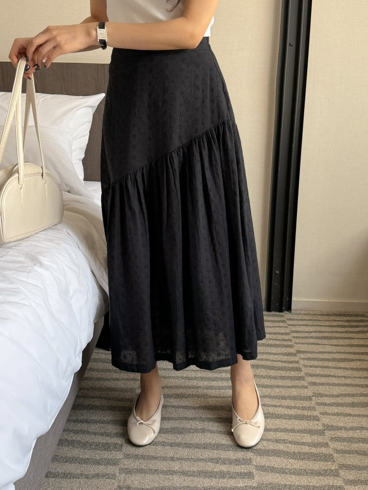 Bytheshew - Korean Women Fashion - #thelittlethings - Embroidery Long Skirt - 5