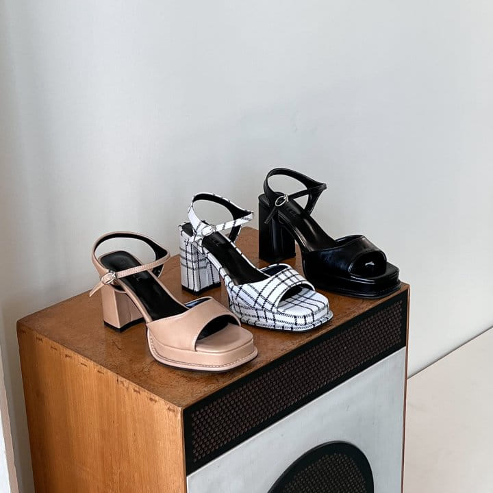 Golden Shoe - Korean Women Fashion - #thelittlethings - 1095 Slipper & Sandals