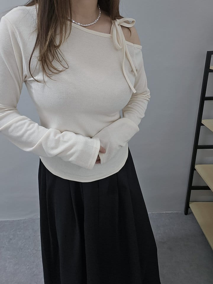 Gram - Korean Women Fashion - #womensfashion - Open Shoulder Ribbon Tee - 4