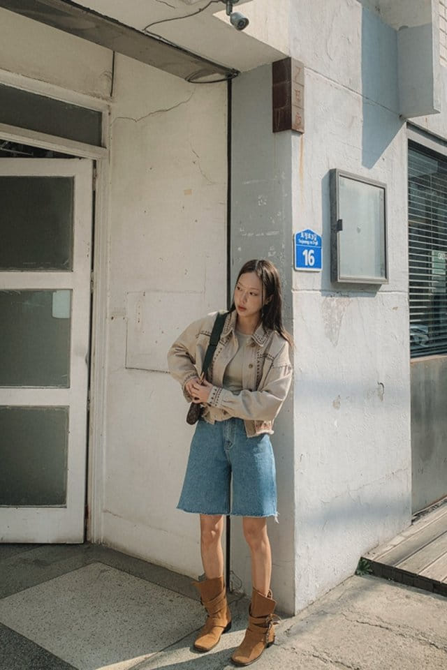 I'm here - Korean Women Fashion - #romanticstyle - 325 Hem Cutting Denim Shorts - 7