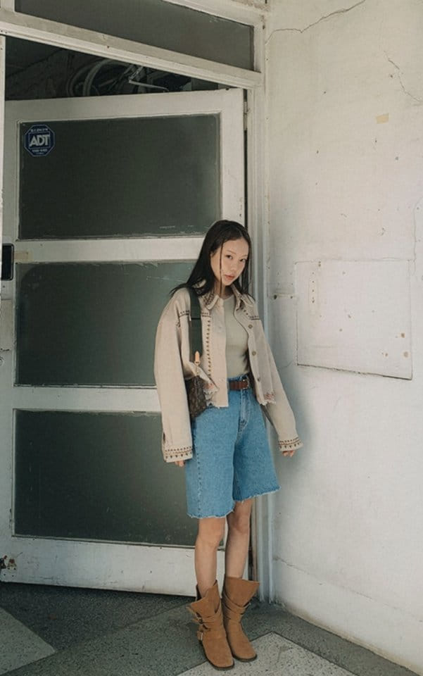 I'm here - Korean Women Fashion - #thelittlethings - 325 Hem Cutting Denim Shorts - 10