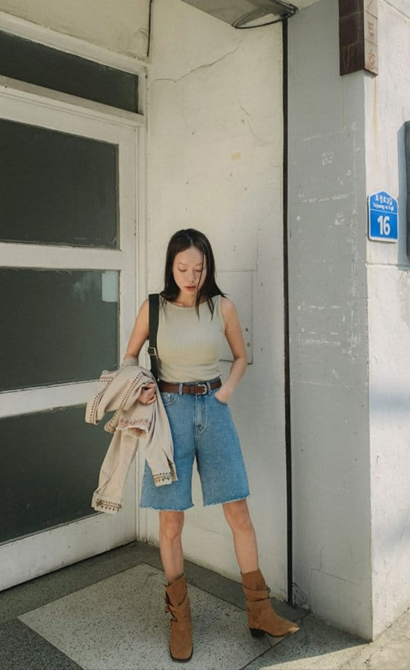 I'm here - Korean Women Fashion - #vintageinspired - 325 Hem Cutting Denim Shorts - 4