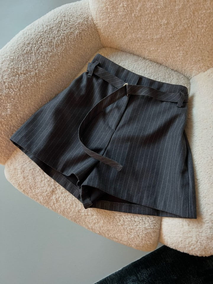 Made - Korean Women Fashion - #womensfashion - D Ring Short Pants - 4