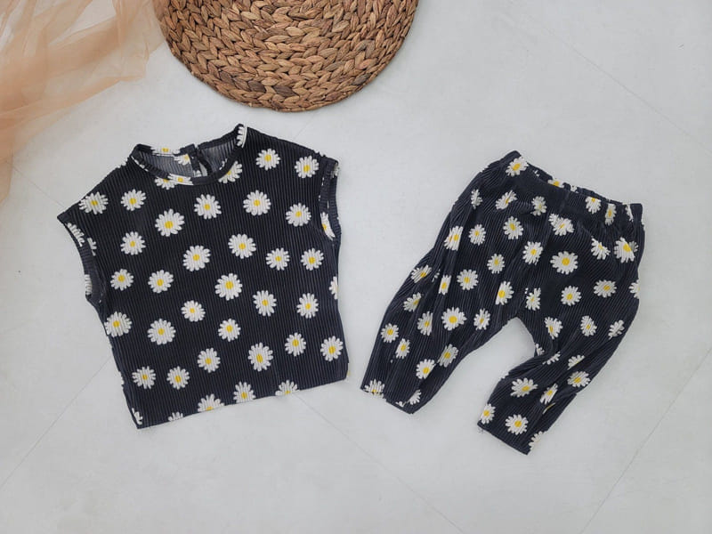 Moran - Korean Children Fashion - #childofig - Daisy Pleats Top Bottom Set - 2