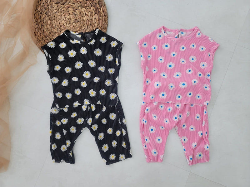 Moran - Korean Children Fashion - #stylishchildhood - Daisy Pleats Top Bottom Set