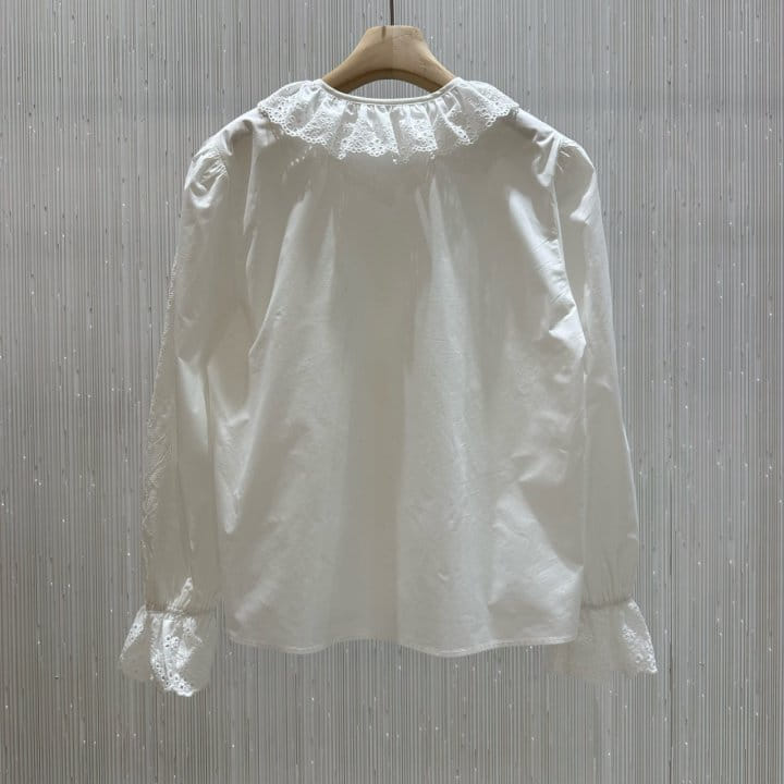 Neroli36 - Korean Women Fashion - #momslook - Punching Lace Blouse - 2