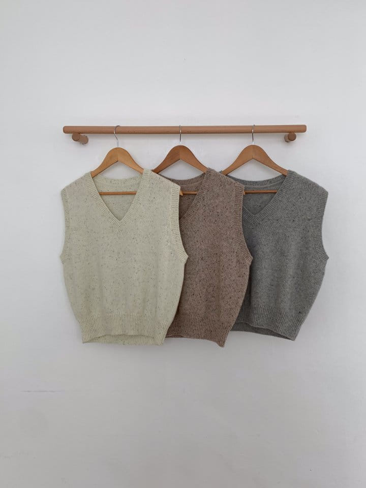 Osense - Korean Women Fashion - #momslook - There's Boca Vest - 4