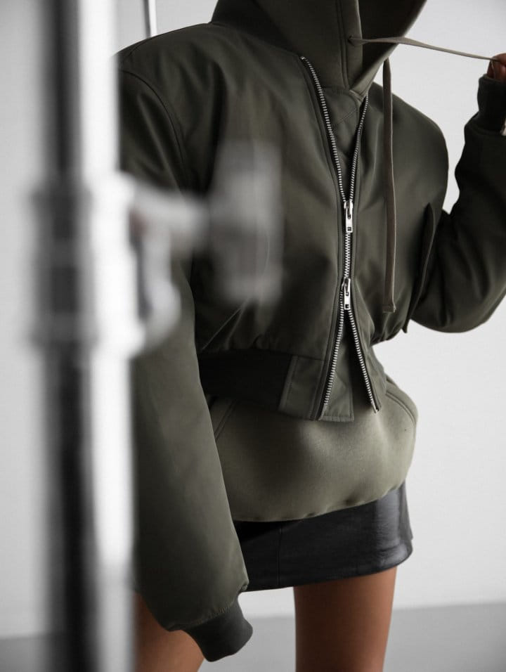 Paper Moon - Korean Women Fashion - #womensfashion - Square Shoulder Padded Cropped Bomber Jacket  - 3