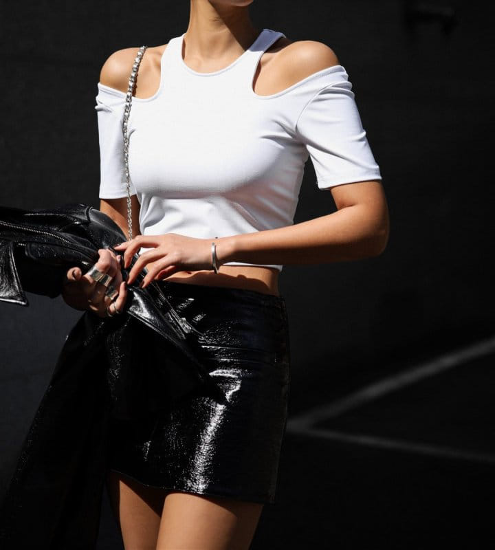 Paper Moon - Korean Women Fashion - #womensfashion - Cut Out Shoulder Detail Cropped Top - 2