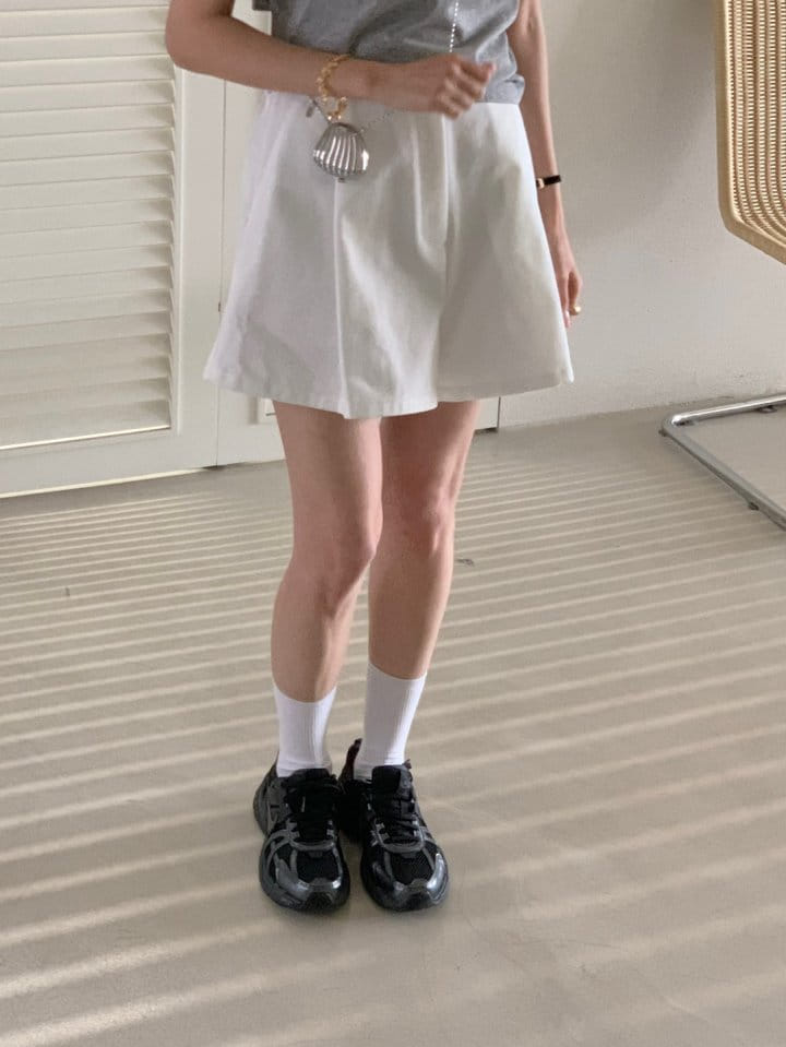 Rumiru - Korean Women Fashion - #momslook - Milk Shorts - 5