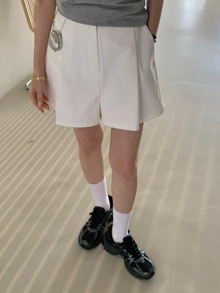 Rumiru - Korean Women Fashion - #momslook - Milk Shorts - 7