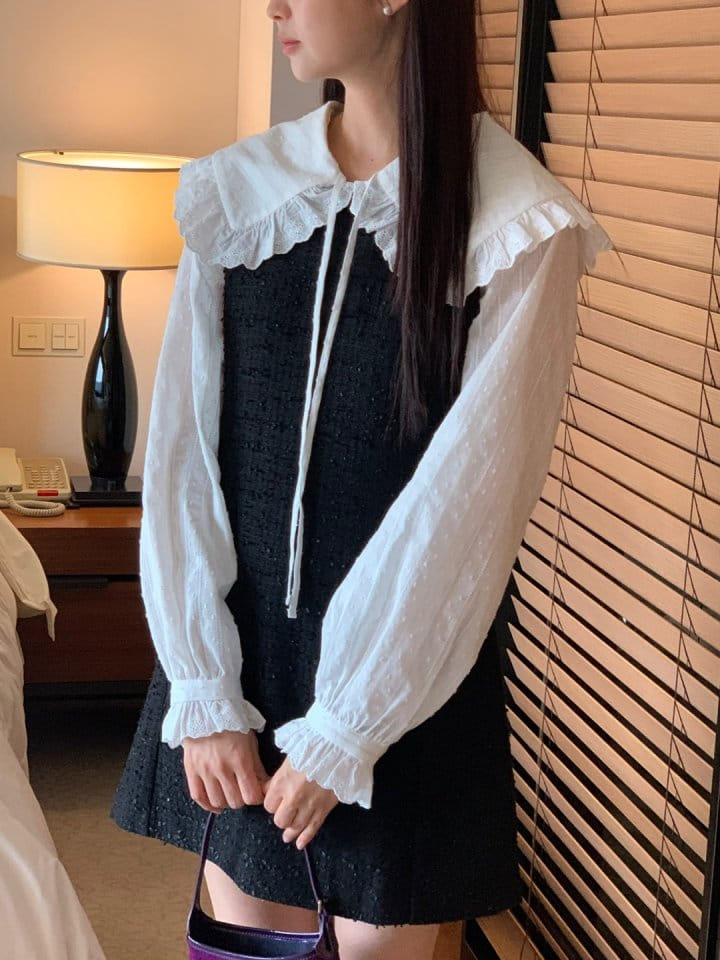 Rumiru - Korean Women Fashion - #momslook - Lace Frill Blouse - 4