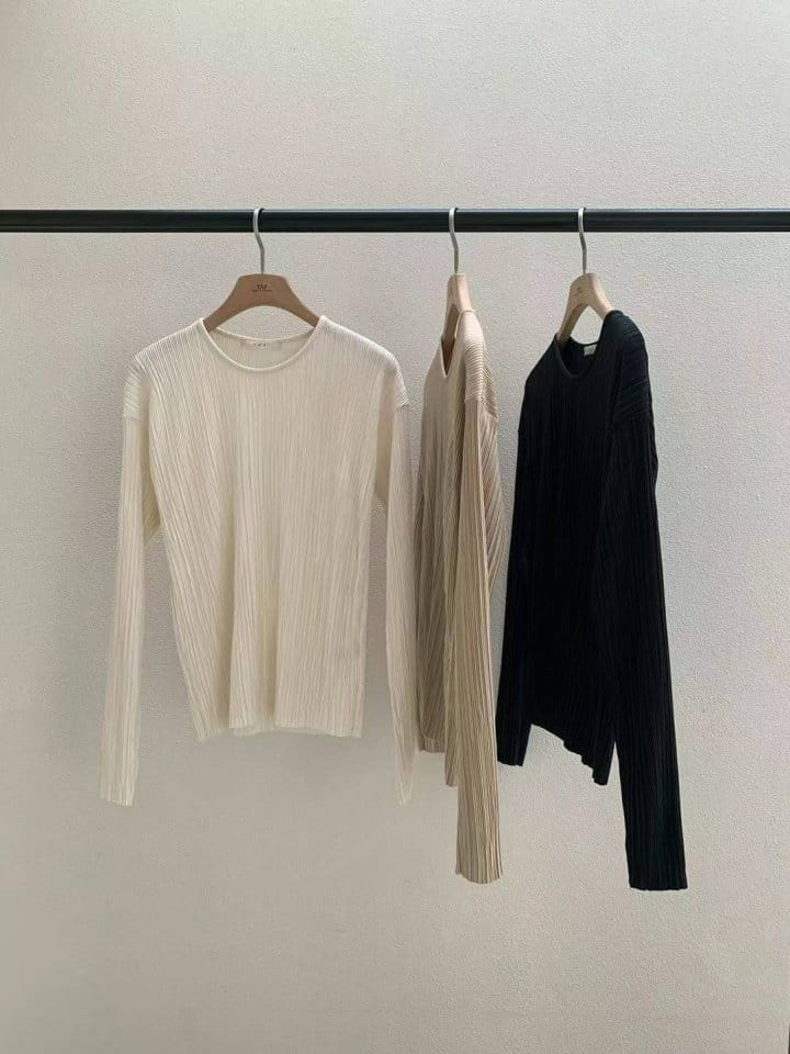 Taf - Korean Women Fashion - #momslook - More Pleats Tee - 2