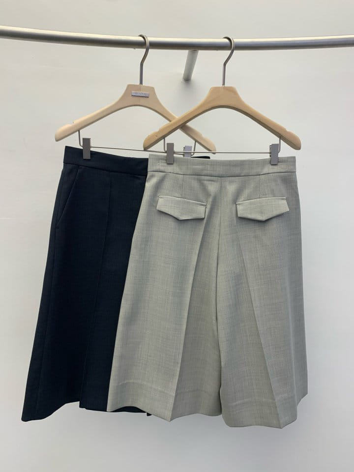Wida - Korean Women Fashion - #momslook - Dune Bermuda Pants - 2