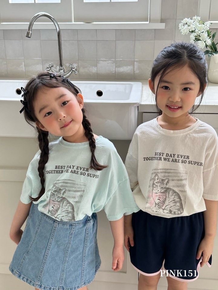 Ribbon Cat Short Sleeve Tee