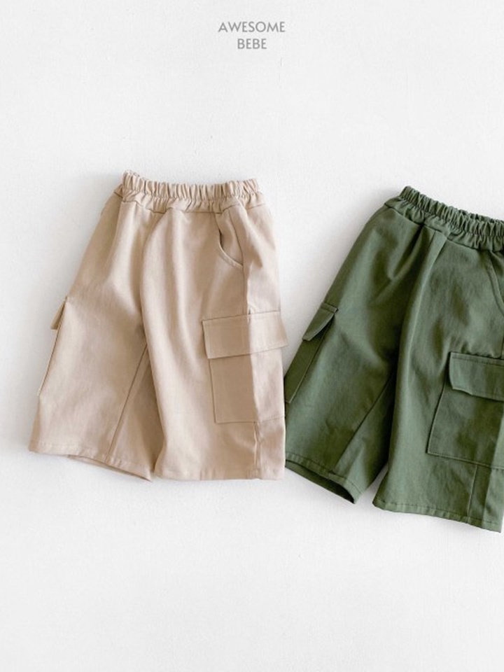 Wide Cargo Cropped Shorts