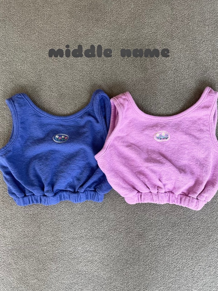Crop Emboridery Sleeveless Tee