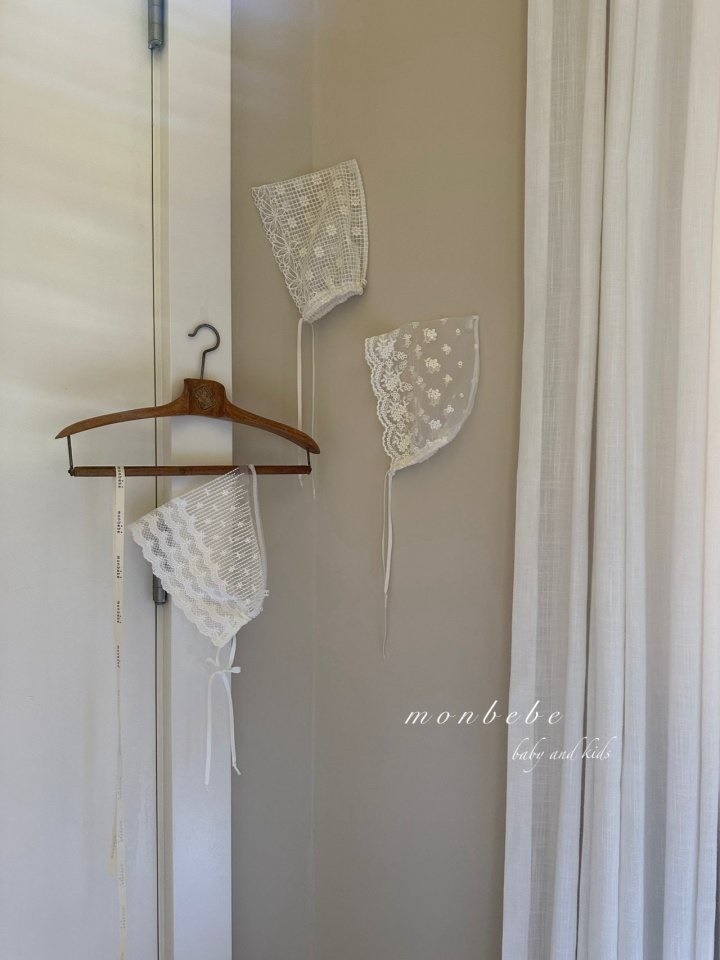 Lace Bonnet