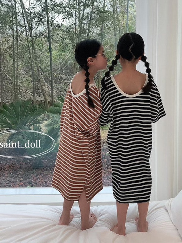 Back Cut One-Piece With Mom
