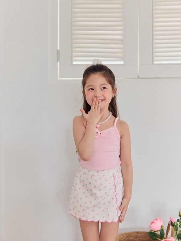 Rosy Sleeveless Tee