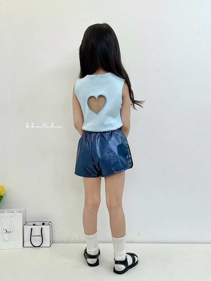 Heart Punching Sleeveless Tee