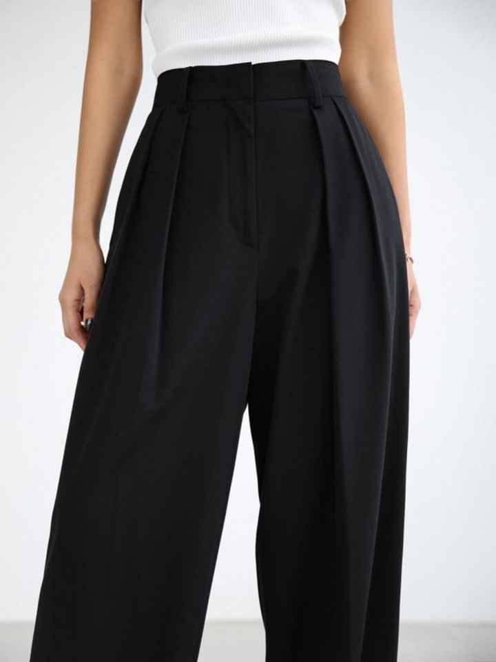 Low Waisted Double Pleats Wide Trousers