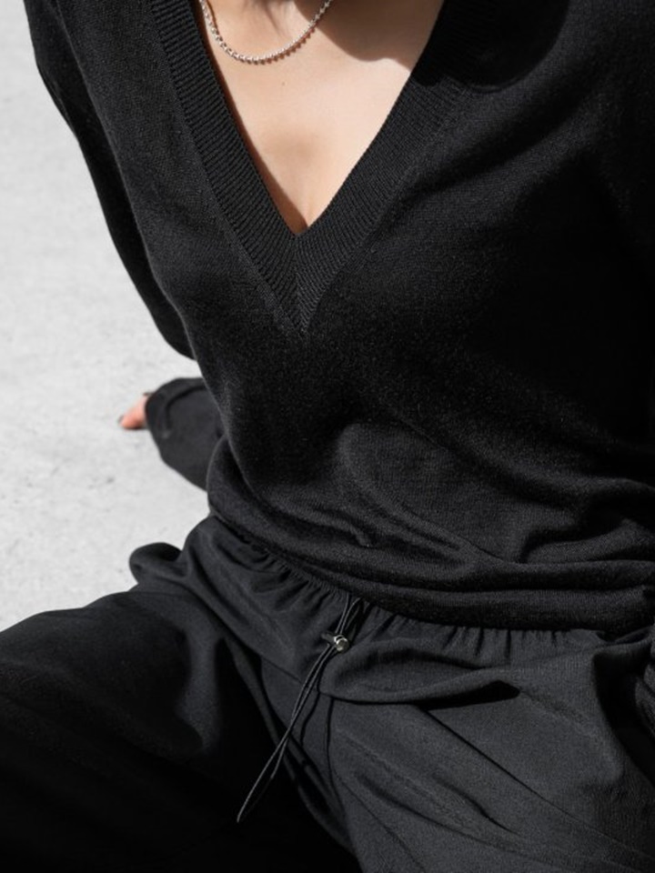 W Silk DeepV Neck Long Sleeved Knit