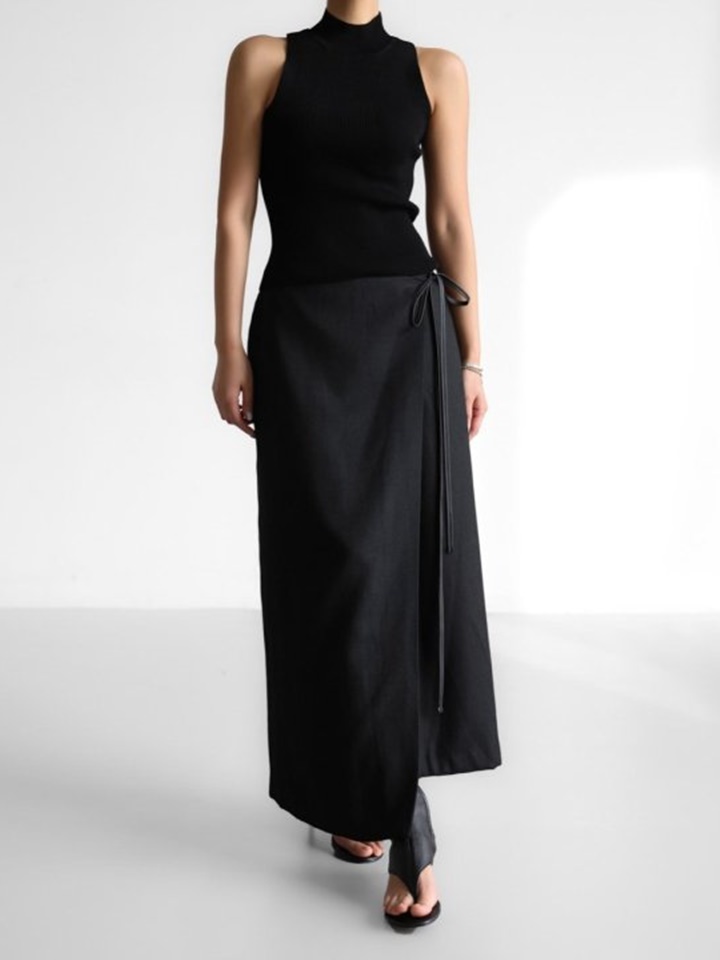 High Neck Ribbed Seeveless Cropped Knit Top