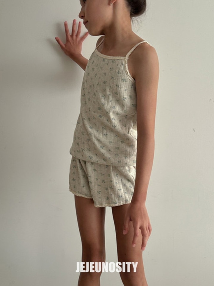 Molly Sleeveless Tee