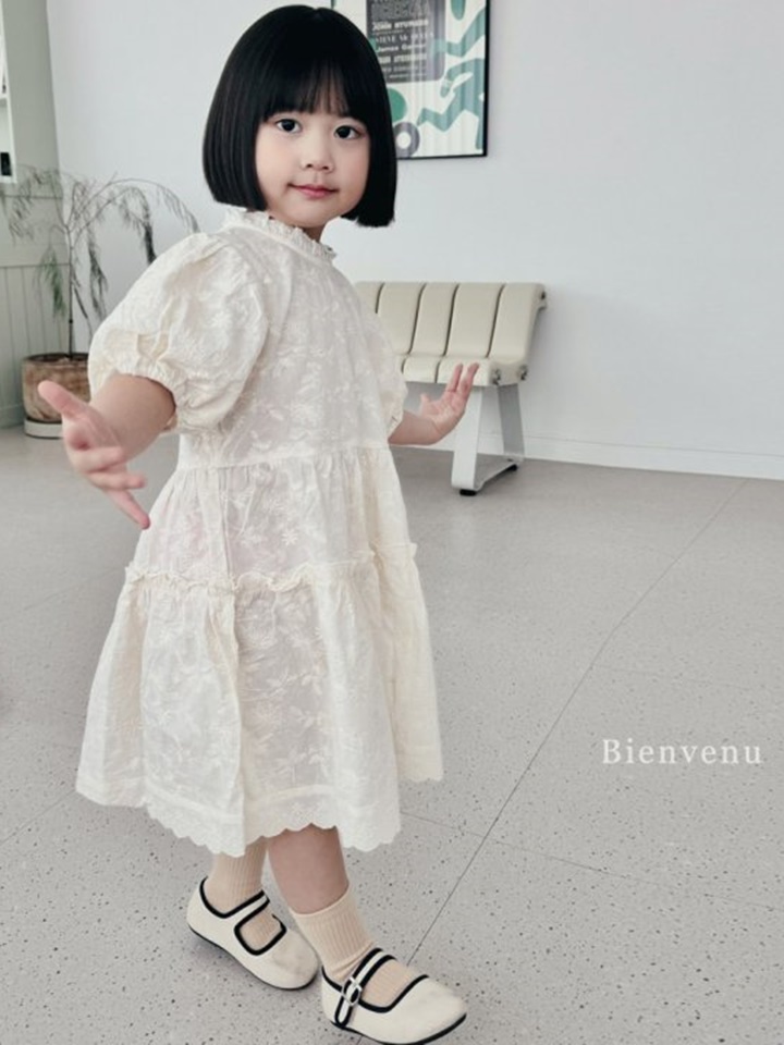 Embroidery Kan Kan Blouse