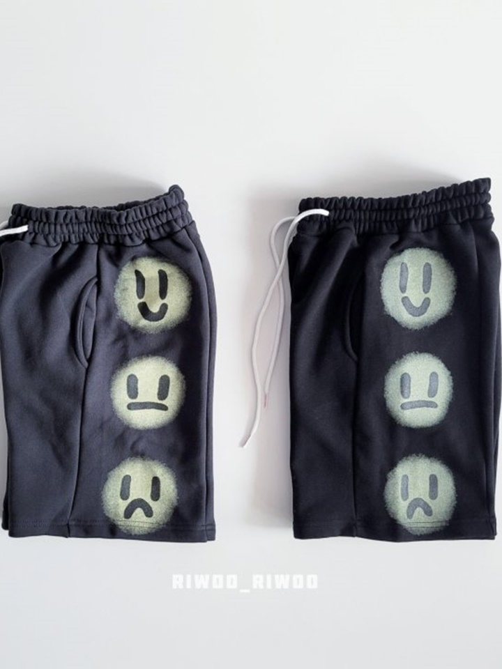 Smile Side Slit Shorts